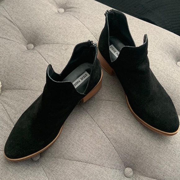Steve Madden Shoes - Steve Madden bootie boots!🖤